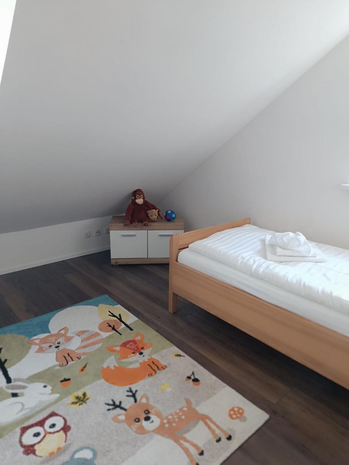 Moderne Ferienwohnung Fuer Familien Im Dachgeschoss Bosau Kültér fotó