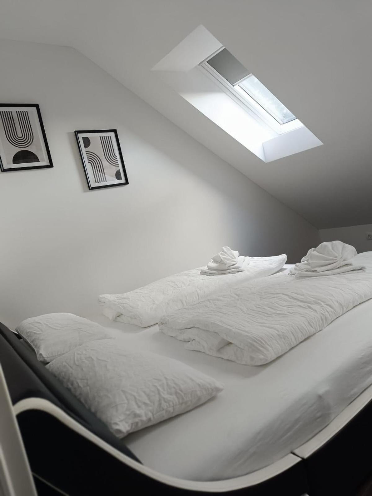 Moderne Ferienwohnung Fuer Familien Im Dachgeschoss Bosau Kültér fotó